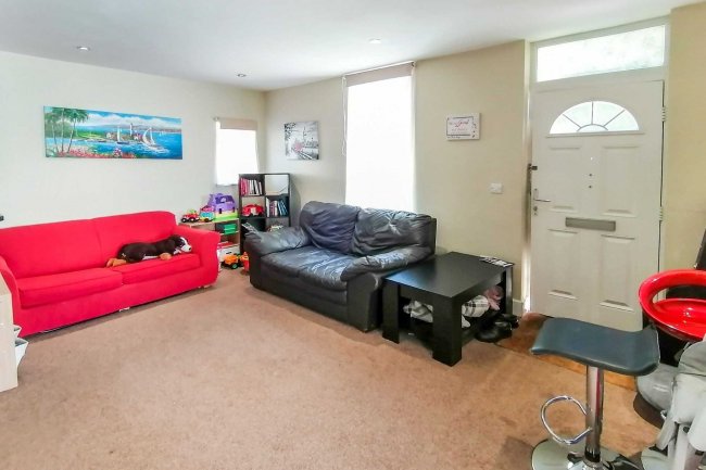 2 & 2a Upper Station Road, Radlett, Hertfordshire WD7 8BX 2