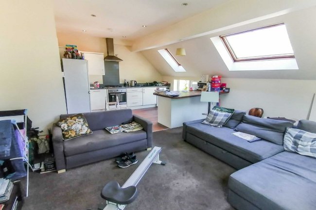 2 & 2a Upper Station Road, Radlett, Hertfordshire WD7 8BX 2