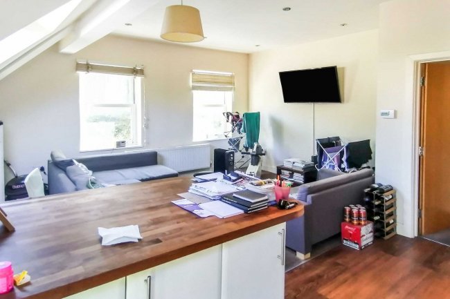 2 & 2a Upper Station Road, Radlett, Hertfordshire WD7 8BX 2