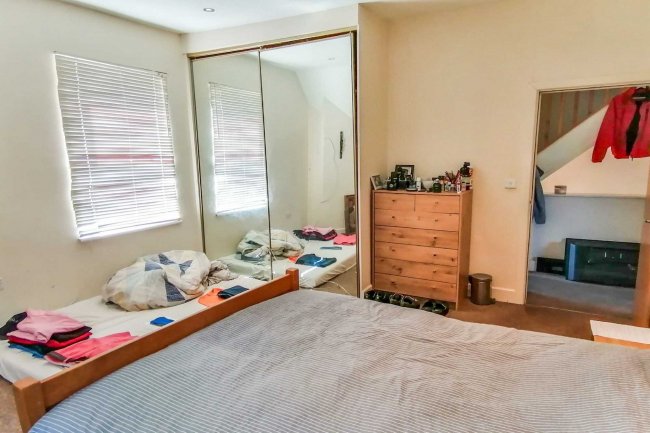 2 & 2a Upper Station Road, Radlett, Hertfordshire WD7 8BX 2