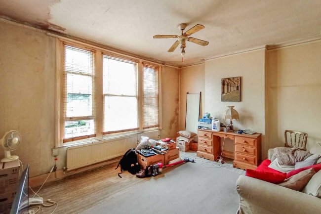 361 Garratt Lane, Wandsworth, London SW18 4DY 2