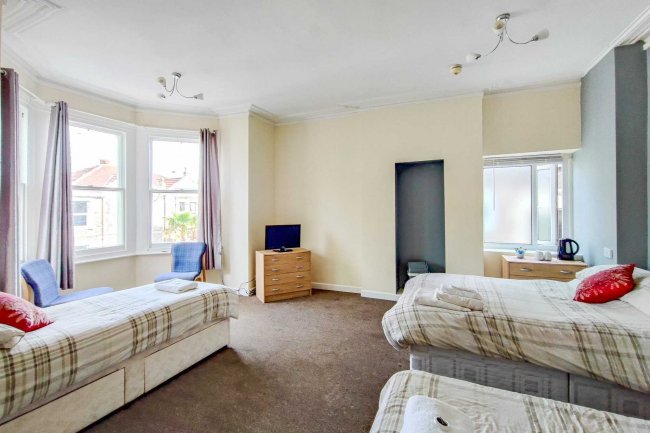 The Bear Inn, 66 Walliscote Road, Weston-super-Mare, BS23 1ED 1