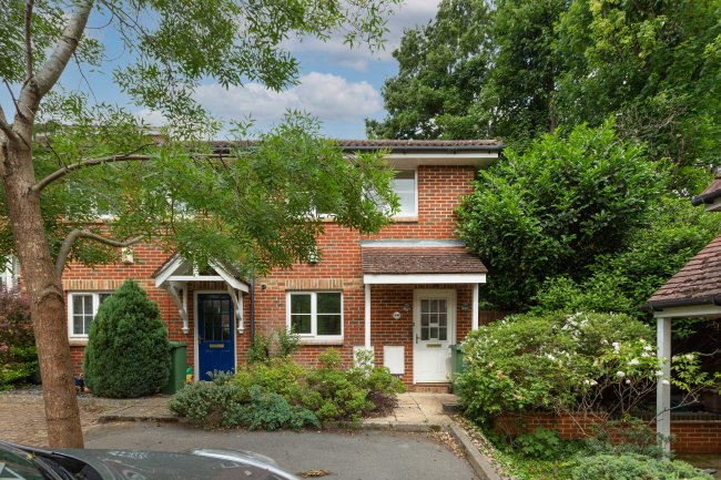 68 Autumn Drive, Belmont, Surrey SM2 5BA 8