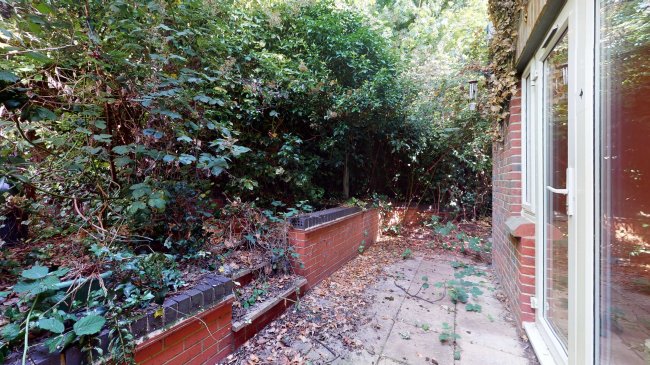 68 Autumn Drive, Belmont, Surrey SM2 5BA 8