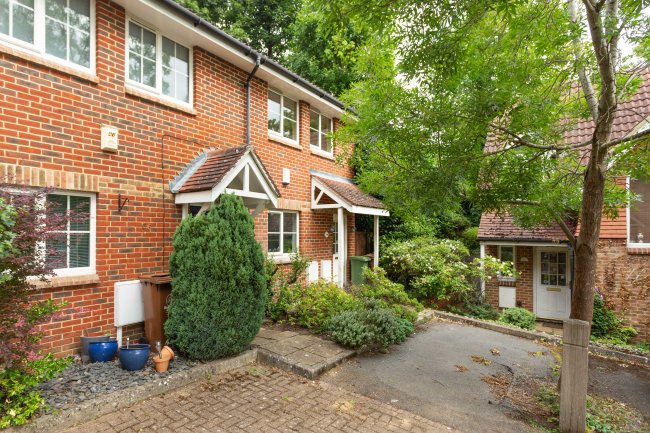 68 Autumn Drive, Belmont, Surrey SM2 5BA 8