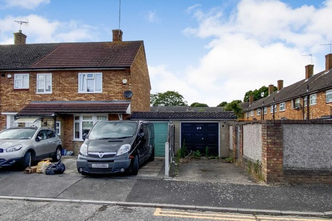 Garage & Forecourt  rear of 53 Taunton Road, Romford, Essex, RM3 7ST 10