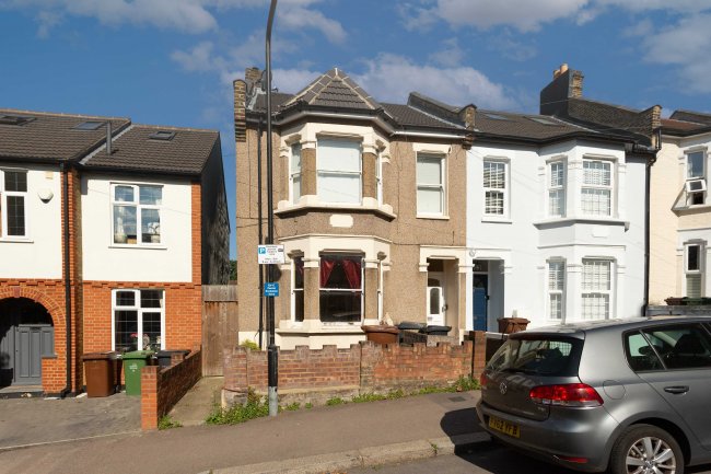 24A Falmer Road, Walthamstow, London E17 3BJ 2