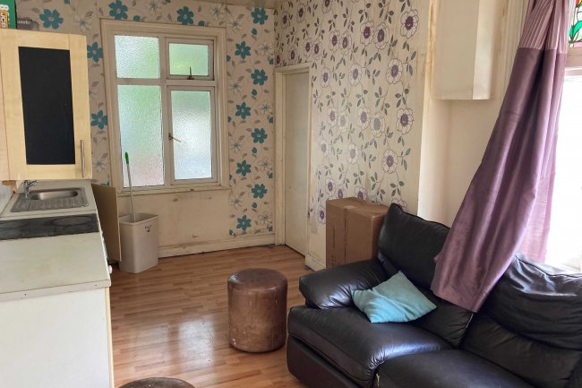 8 Marsh Road, Luton, Bedfordshire LU3 2NH 10