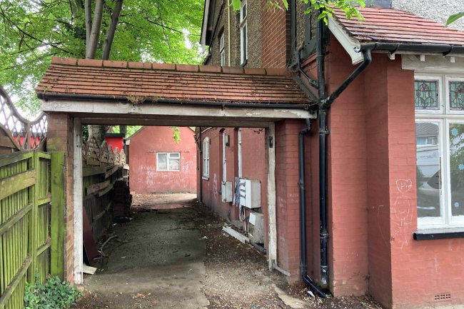 8 Marsh Road, Luton, Bedfordshire LU3 2NH 10