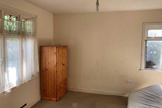 8 Marsh Road, Luton, Bedfordshire LU3 2NH 10