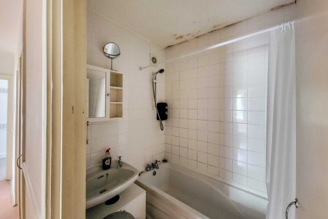 Flat 19, Coltash Court, 152 Whitecross Street, London EC1Y 8QL 5