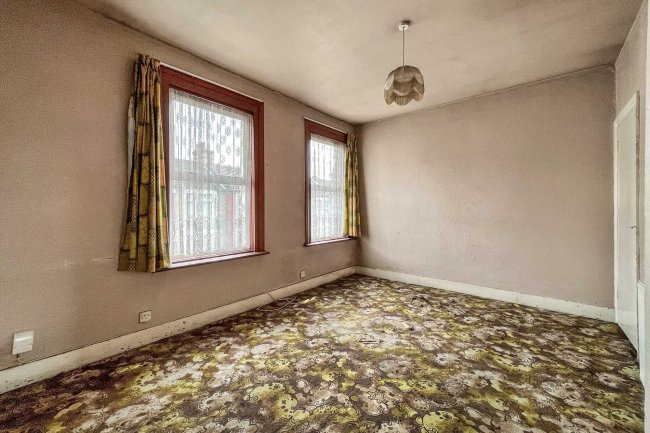 101 Francis Avenue, Ilford, Essex, IG1 1TT 9