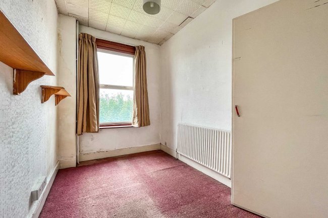101 Francis Avenue, Ilford, Essex, IG1 1TT 9