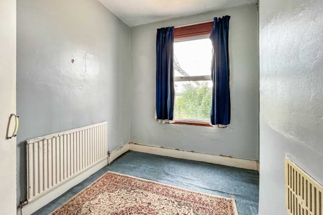 101 Francis Avenue, Ilford, Essex, IG1 1TT 9