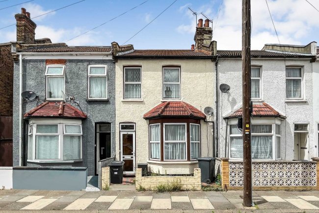 101 Francis Avenue, Ilford, Essex, IG1 1TT 9