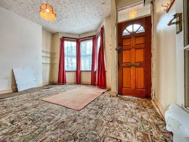 101 Francis Avenue, Ilford, Essex, IG1 1TT 9