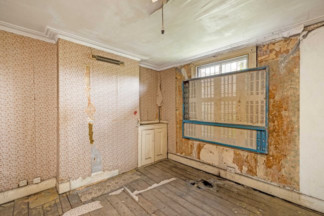 182 Lower Clapton Road, London, E5 0QA 8