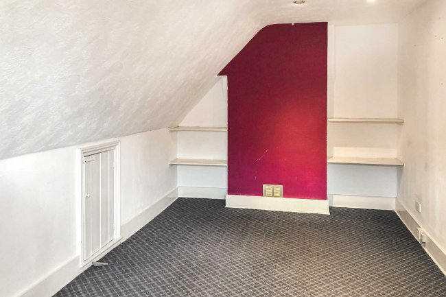 14 Brighton Road, Crawley, West Sussex RH10 6AA 2
