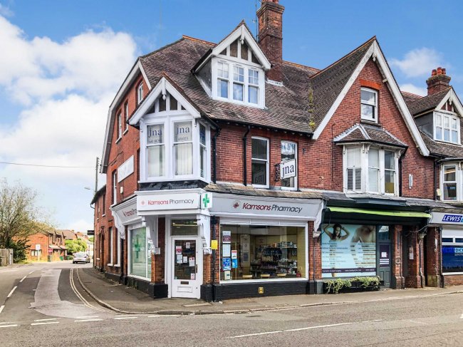14 Brighton Road, Crawley, West Sussex RH10 6AA 2