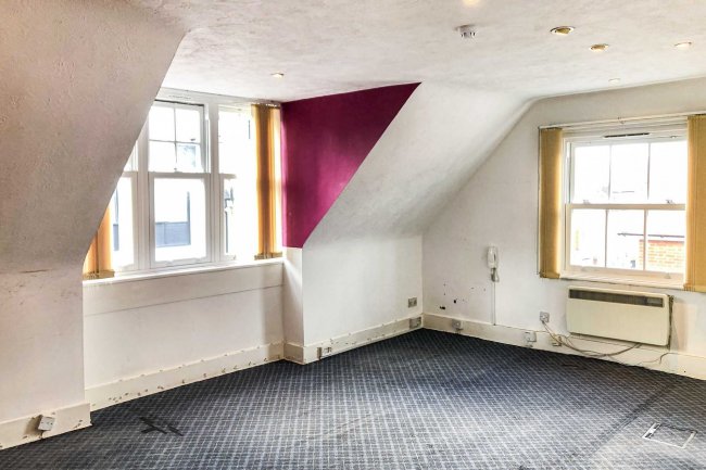 14 Brighton Road, Crawley, West Sussex RH10 6AA 2