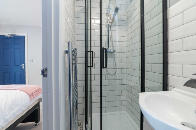 34-42 The Crescent, Leatherhead, Surrey KT22 8ED 6