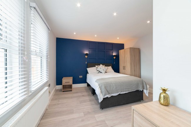 34-42 The Crescent, Leatherhead, Surrey KT22 8ED 6