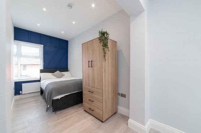 34-42 The Crescent, Leatherhead, Surrey KT22 8ED 6