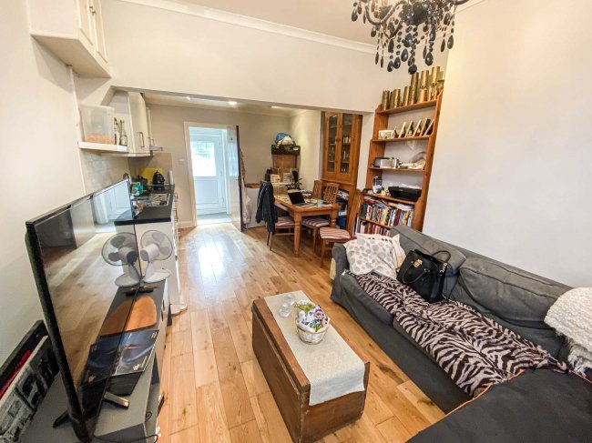 34-42 The Crescent, Leatherhead, Surrey KT22 8ED 6