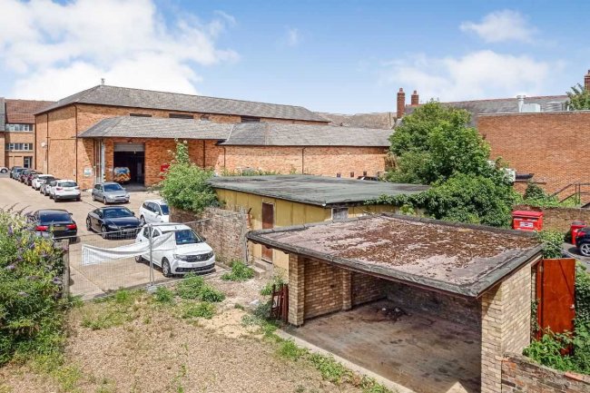 Upper Parts and Rear of 23 High Street, St Neots, Cambridgeshire PE19 1BU 7