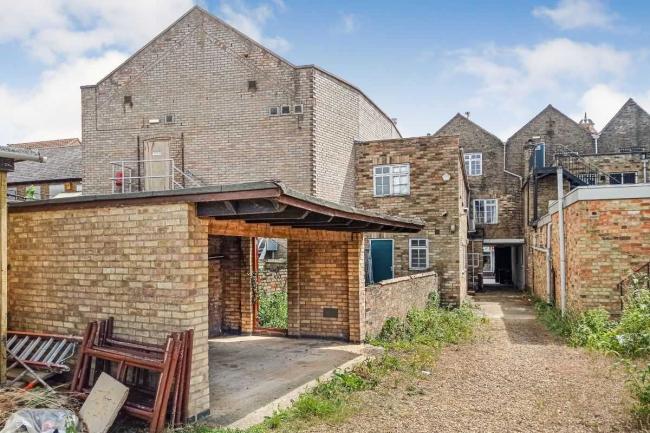 Upper Parts and Rear of 23 High Street, St Neots, Cambridgeshire PE19 1BU 7