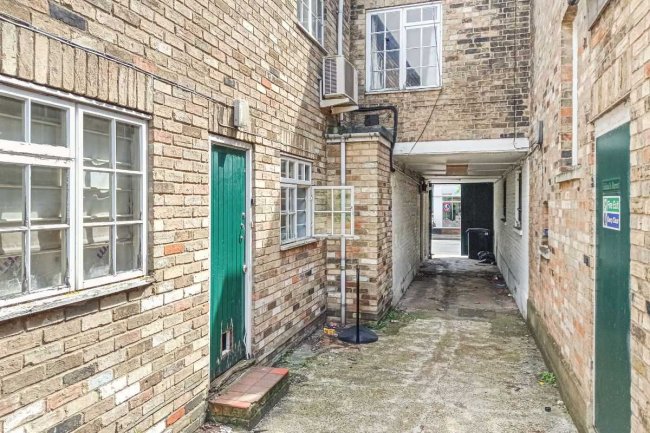 Upper Parts and Rear of 23 High Street, St Neots, Cambridgeshire PE19 1BU 7