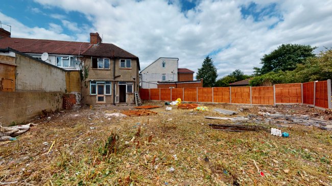 32 Lonsdale Road, Southall, Middlesex UB2 5LS 3