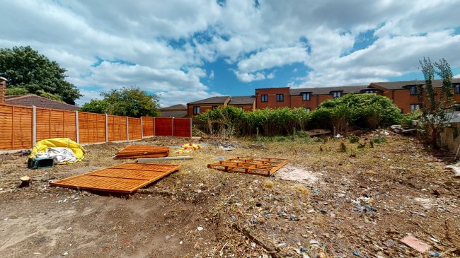 32 Lonsdale Road, Southall, Middlesex UB2 5LS 3