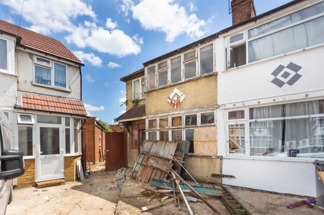 32 Lonsdale Road, Southall, Middlesex UB2 5LS 3