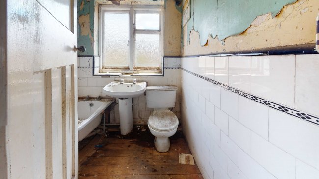 32 Lonsdale Road, Southall, Middlesex UB2 5LS 3