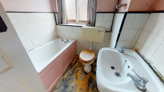 34A Meadow Way, Woodhatch, Reigate, Surrey RH2 8DR 2