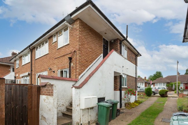 34A Meadow Way, Woodhatch, Reigate, Surrey RH2 8DR 2