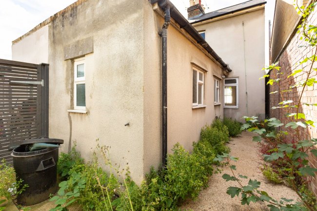 15 New Road, Hounslow, London TW3 2AN 4