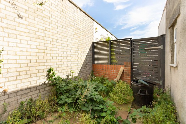 15 New Road, Hounslow, London TW3 2AN 4