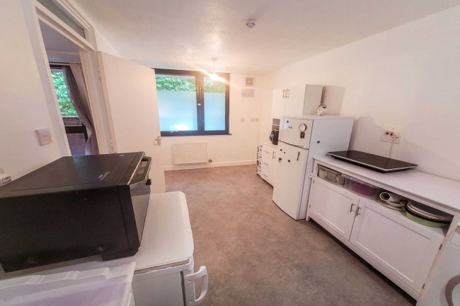 25 Aubrey Beardsley House, 75 Vauxhall Bridge Road, Pimlico, London SW1V 2SP 3