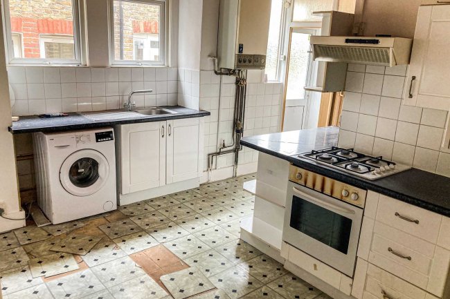 245 Mersham Road, Thornton Heath, Surrey CR7 8NW 6