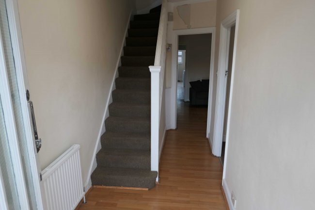 7 North Gardens, Colliers Wood, London SW19 2NR 6