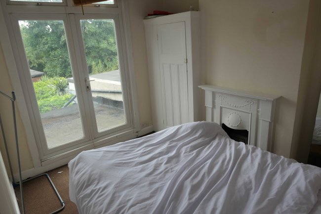 7 North Gardens, Colliers Wood, London SW19 2NR 6