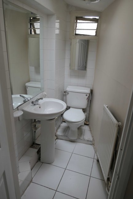 7 North Gardens, Colliers Wood, London SW19 2NR 6