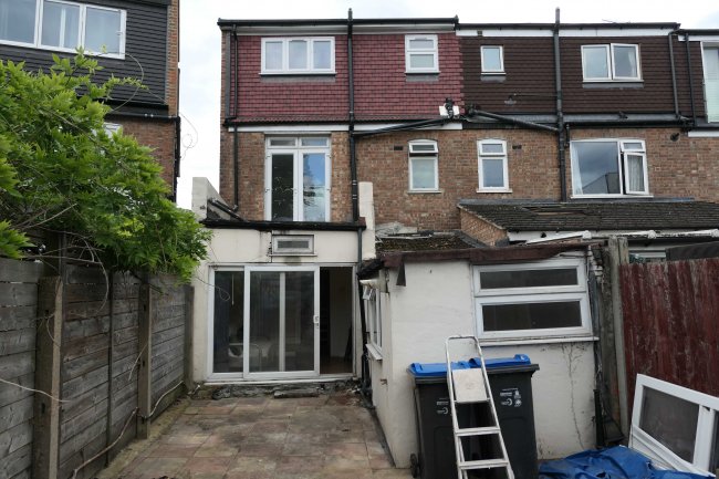 7 North Gardens, Colliers Wood, London SW19 2NR 6