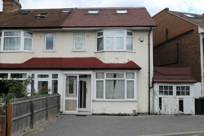 7 North Gardens, Colliers Wood, London SW19 2NR 6