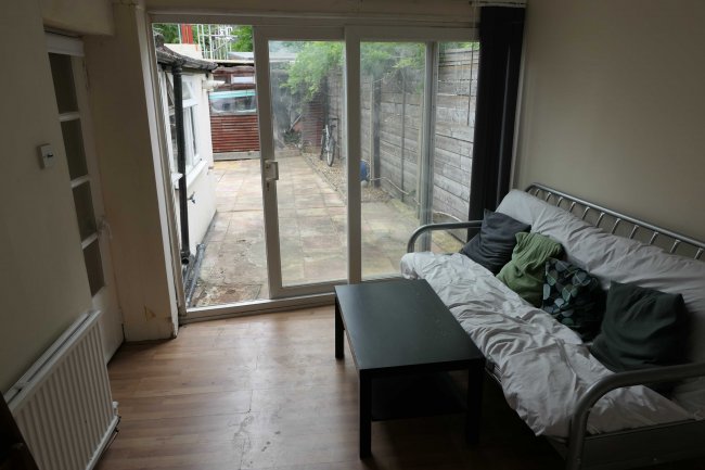 7 North Gardens, Colliers Wood, London SW19 2NR 6