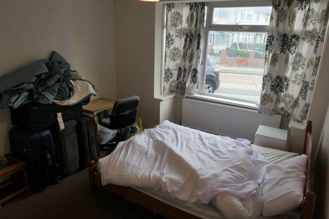 7 North Gardens, Colliers Wood, London SW19 2NR 6