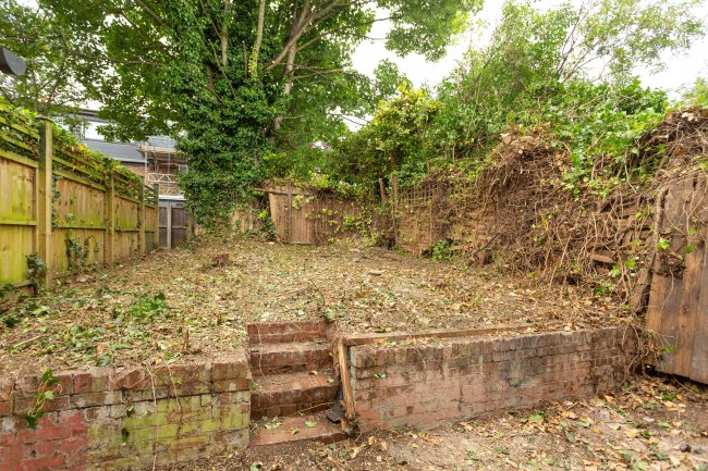 62 Danecroft, Herne Hill, London SE24 9NZ 7