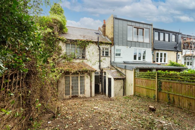 62 Danecroft, Herne Hill, London SE24 9NZ 7